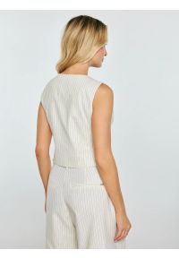 Big-Star - Kamizelka damska garniturowa lniana w prążek kremowa Kinniav 102. Okazja: na co dzień, do pracy, na spotkanie biznesowe. Kolor: kremowy. Materiał: len. Wzór: prążki. Styl: casual, biznesowy, elegancki #7