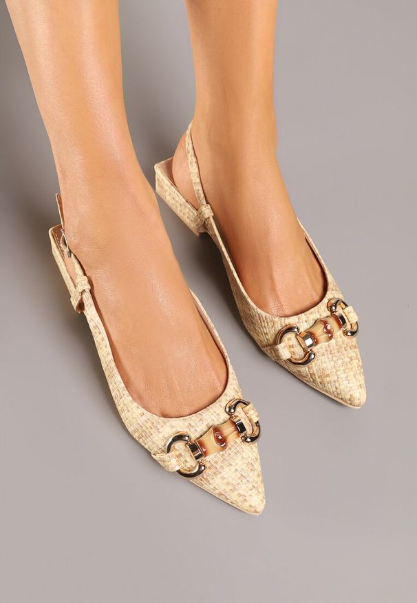 Renee - Beżowe Sandały Slingback z Ozdobną Klamrą Jenalina. Zapięcie: klamry. Kolor: beżowy. Sezon: lato. Styl: elegancki, klasyczny, wizytowy