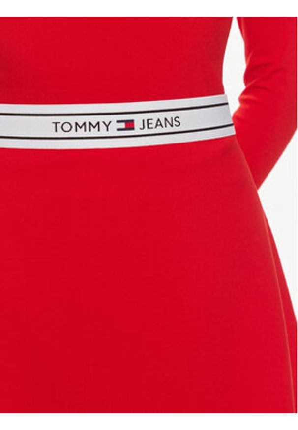 Tommy Jeans Spódnica mini Logo DW0DW17880 Czerwony Regular Fit. Kolor: czerwony. Materiał: wiskoza, syntetyk