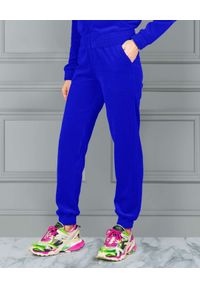 CHAOS BY MARTA BOLIGLOVA - Welurowe niebieskie spodnie dresowe GOTHIC. Kolor: niebieski. Materiał: welur, dresówka. Wzór: haft, aplikacja