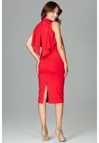 Lenitif - Dopasowana sukienka midi z doszytą pelerynką czerwona. Kolor: czerwony. Typ sukienki: ołówkowe, dopasowane. Styl: elegancki. Długość: midi #2