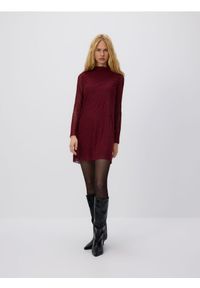 Reserved - Sukienka z dekoracyjnymi aplikacjami - bordowy. Kolor: czerwony. Materiał: dzianina. Wzór: aplikacja. Typ sukienki: proste