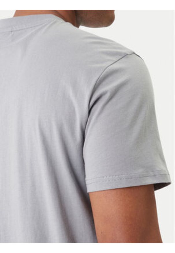 Napapijri T-Shirt S-Aylmer NP0A4HTO Szary Regular Fit. Kolor: szary. Materiał: bawełna