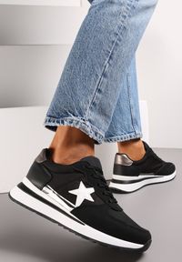 Renee - Czarne Sneakersy przed Kostkę z Naszywką Gwiazdy Memeda. Wysokość cholewki: przed kostkę. Kolor: czarny. Wzór: aplikacja #3