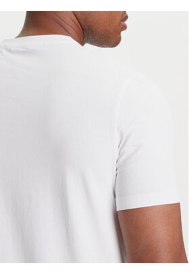 Karl Lagerfeld - KARL LAGERFELD T-Shirt 755087 553235 Biały Regular Fit. Typ kołnierza: dekolt w karo. Kolor: biały. Materiał: bawełna