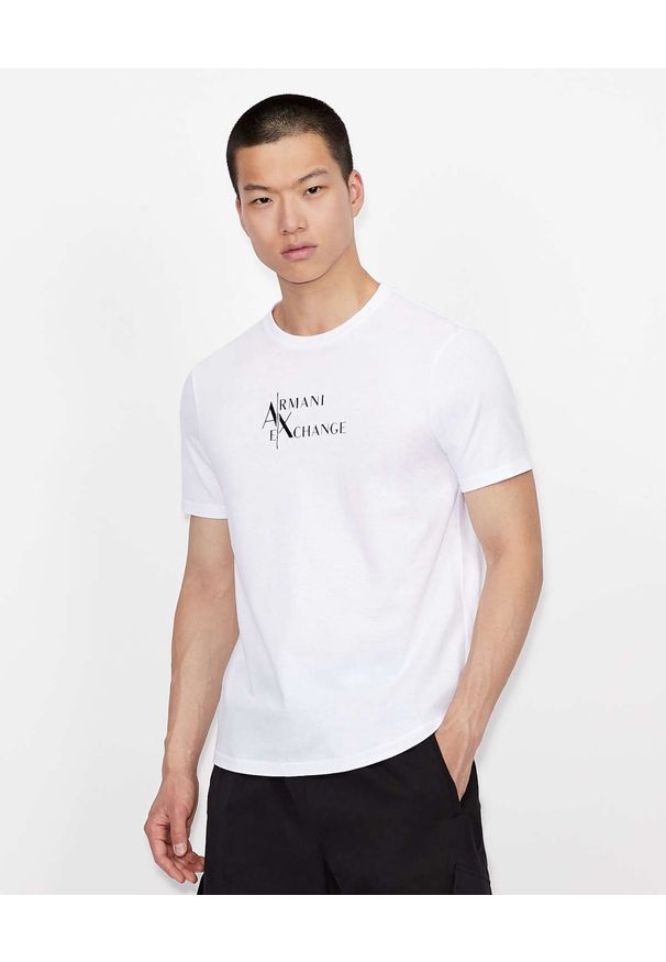 Armani Exchange - ARMANI EXCHANGE - Biały t-shirt z dużym logo. Kolor: biały. Materiał: materiał. Wzór: nadruk