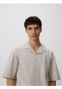 Reserved - Bawełniana koszula comfort fit - beżowy. Kolor: beżowy. Materiał: bawełna #1