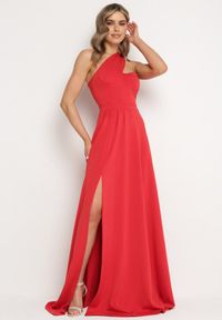 Born2be - Czerwona Rozkloszowana Sukienka z Asymetryczną Górą i Wiązaniem na Ramieniu z Rozcięciem Efirey. Okazja: na co dzień. Kolor: czerwony. Materiał: jeans. Typ sukienki: asymetryczne. Styl: casual, elegancki #1