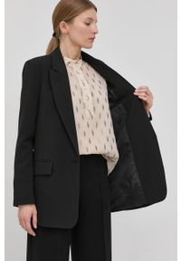 Bruuns Bazaar marynarka kolor czarny jednorzędowa gładka. Okazja: na co dzień. Kolor: czarny. Materiał: włókno, wiskoza, materiał. Wzór: gładki. Styl: casual, klasyczny #3