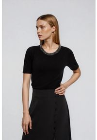 MOODO - Sweter z ozdobnym dekoltem czarny. Kolor: czarny. Materiał: poliamid, wiskoza #1
