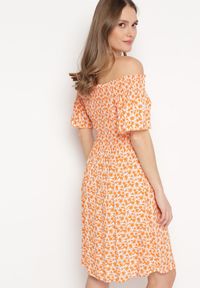 Born2be - Pomarańczowa Wiskozowa Sukienka Mini z Hiszpańskim Dekoltem w Kwiatowy Print Ijorilda. Kolor: pomarańczowy. Materiał: wiskoza. Wzór: nadruk, kwiaty. Sezon: lato. Długość: mini #2