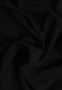 Renee - Czarna Casualowa Sukienka z Wiskozy o Prostym Kroju z Ramiączkami z Regulacją Wilantia. Okazja: na co dzień. Kolor: czarny. Materiał: wiskoza. Długość rękawa: na ramiączkach. Wzór: kolorowy. Typ sukienki: proste. Styl: casual #7