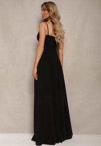 Renee - Czarna Elegancka Sukienka o Rozkloszowanym Kroju z Rozcięciem na Ramiączkach z Kopertowym Dekoltem Winelia. Typ kołnierza: dekolt kopertowy. Kolor: czarny. Długość rękawa: na ramiączkach. Typ sukienki: kopertowe. Styl: elegancki #4