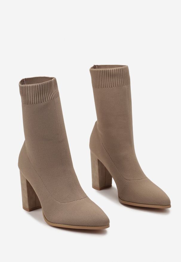 Born2be - Ciemnobeżowe Botki na Słupku ze Skarpetkową Cholewką i Noskiem w Szpic Elorina. Kolor: beżowy. Szerokość cholewki: normalna. Obcas: na słupku. Styl: elegancki