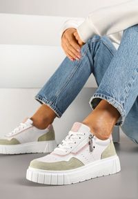 Renee - Biało-Zielone Streetwearowe Sneakersy ze Skóry Naturalnej z Ozdobnym Suwakiem Eleavenna. Okazja: na co dzień. Zapięcie: sznurówki. Kolor: biały. Materiał: skóra. Obcas: na obcasie. Wysokość obcasa: niski