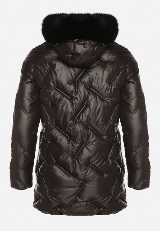 Born2be - Czarna Pikowana Kurtka z Kapturem z Odpinanym Futerkiem Sevea. Okazja: na spacer. Typ kołnierza: kaptur. Kolekcja: plus size. Kolor: czarny. Materiał: futro. Styl: klasyczny, sportowy