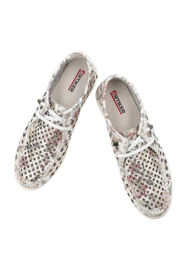 Półbuty damskie Artiker, cholewka ze skóry naturalnej licowej z ażurowymi wycięciami i nadrukiem na płaskiej podeszwie, białe, 58C0710. Kolor: biały. Materiał: skóra. Szerokość cholewki: normalna. Wzór: nadruk, ażurowy. Obcas: na płaskiej podeszwie