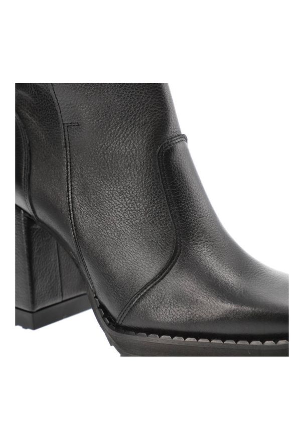 Czarne Botki Exquisite Modne Skórzane Buty Na Obcasie. Kolor: czarny. Materiał: skóra. Szerokość cholewki: normalna. Obcas: na obcasie. Wysokość obcasa: średni