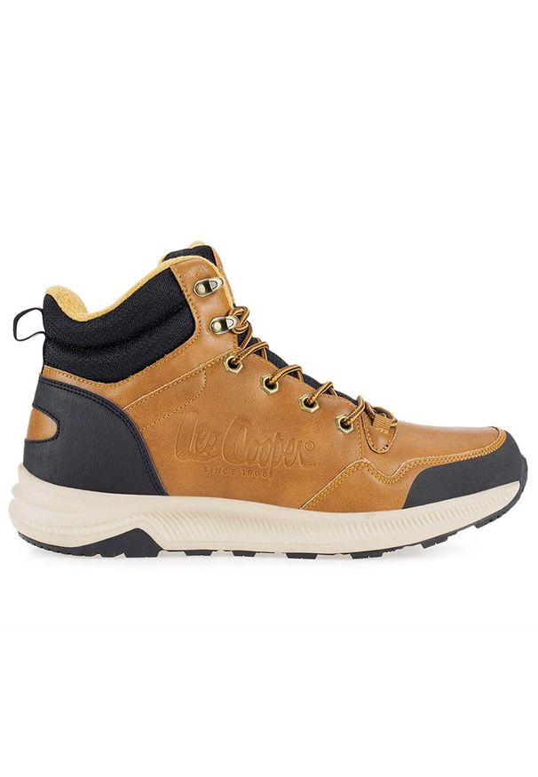 Buty Lee Cooper LCJ-22-01-1385M - brązowe. Wysokość cholewki: przed kolano. Zapięcie: sznurówki. Kolor: brązowy. Materiał: materiał, skóra ekologiczna, polar. Szerokość cholewki: normalna. Wzór: aplikacja. Sezon: zima