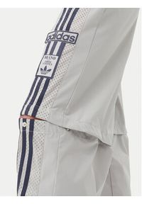 Adidas - adidas Spodnie dresowe Adibreak JJ3122 Szary Regular Fit. Kolor: szary. Materiał: syntetyk #3