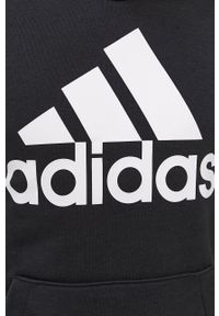 Adidas - adidas Bluza męska kolor czarny z kapturem z nadrukiem. Okazja: na co dzień. Typ kołnierza: kaptur. Kolor: czarny. Materiał: poliester. Wzór: nadruk. Styl: casual