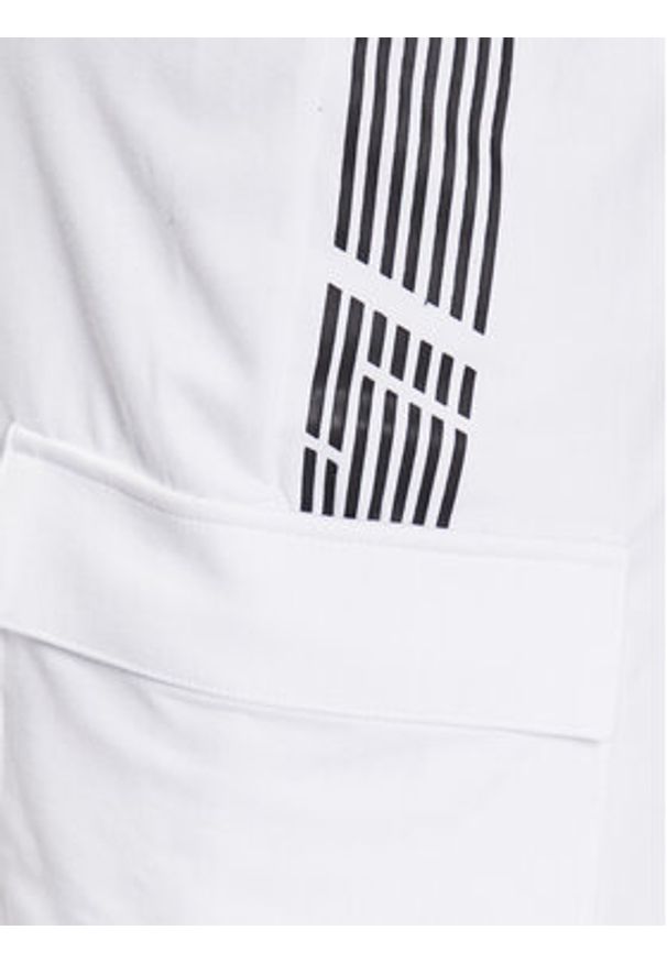 EA7 Emporio Armani Szorty sportowe 3RPS55 PJLIZ 1100 Biały Regular Fit. Kolor: biały. Materiał: syntetyk. Styl: sportowy