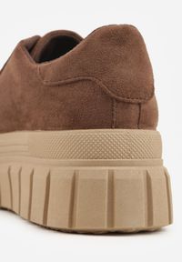Renee - Jasnobrązowe Sneakersy Vices na Platformie z Ozdobą i Napisem Leawen. Okazja: na co dzień. Kolor: brązowy. Materiał: jeans. Wzór: aplikacja, napisy. Obcas: na platformie #8
