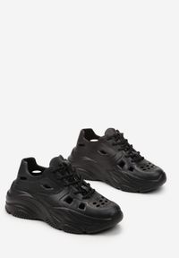 Born2be - Czarne Gumowe Sneakersy ze Sznurowaniem i Ozdobnymi Wycięciami Kijafa. Kolor: czarny. Materiał: guma #3