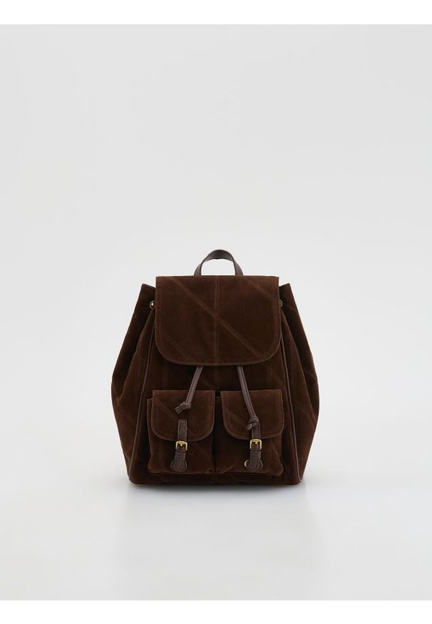 Reserved - Plecak z imitacji zamszu - brązowy. Kolor: brązowy. Materiał: zamszowe. Styl: klasyczny