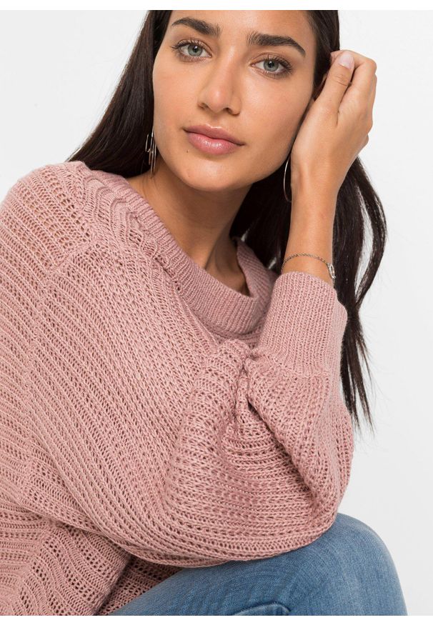 bonprix - Sweter oversize w ażurowy wzór. Kolor: różowy. Wzór: ażurowy