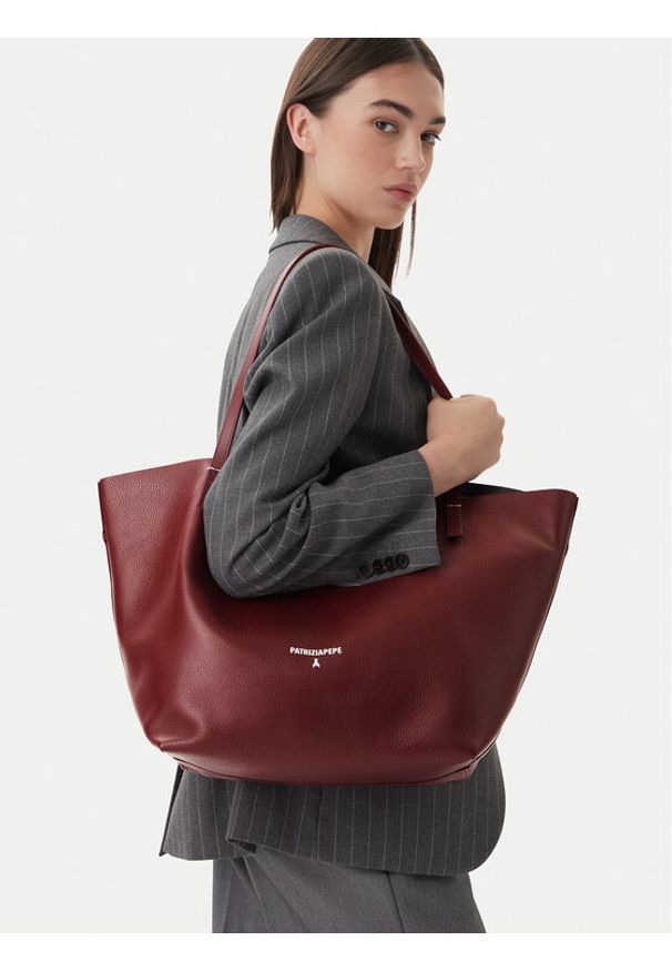 Patrizia Pepe Torebka 2B0130/L148-B861 Brązowy. Kolor: brązowy. Materiał: skórzane