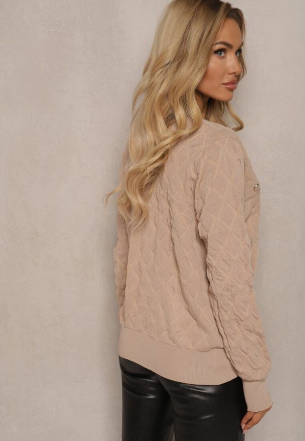 Renee - Beżowy Kardigan z Ozdobnymi Guzikami i Ściągaczami Zymira. Okazja: na co dzień. Kolor: beżowy. Styl: casual