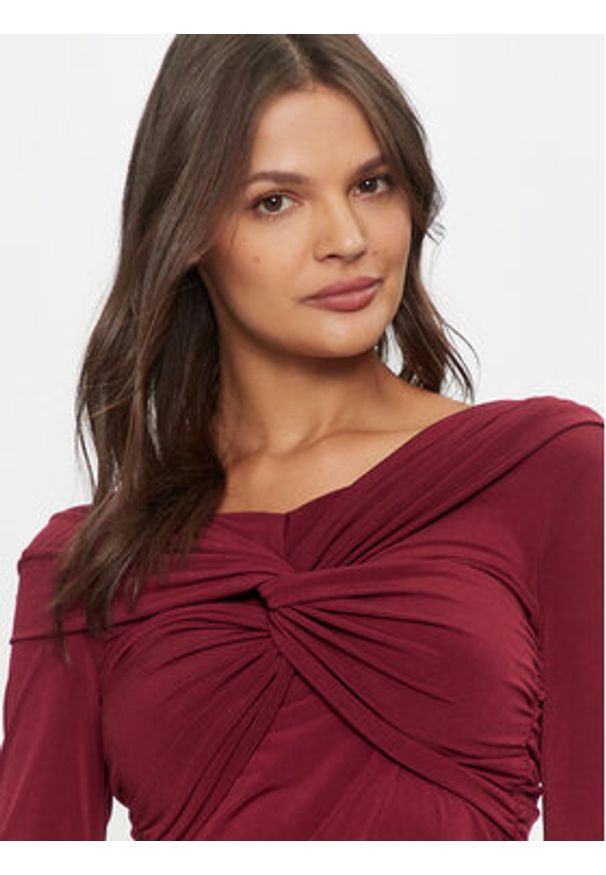 ViCOLO Sukienka wieczorowa TS0240 Bordowy Slim Fit. Kolor: czerwony. Materiał: syntetyk. Styl: wizytowy