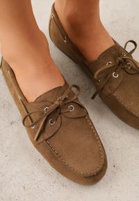 Born2be - Ciemnobeżowe Mokasyny VICES ze Skórzaną Wkładką Ozdobione Wiązaniem Pireronei. Nosek buta: okrągły. Zapięcie: sznurówki. Kolor: beżowy. Materiał: skóra. Wzór: aplikacja. Obcas: na obcasie. Styl: klasyczny. Wysokość obcasa: niski #9