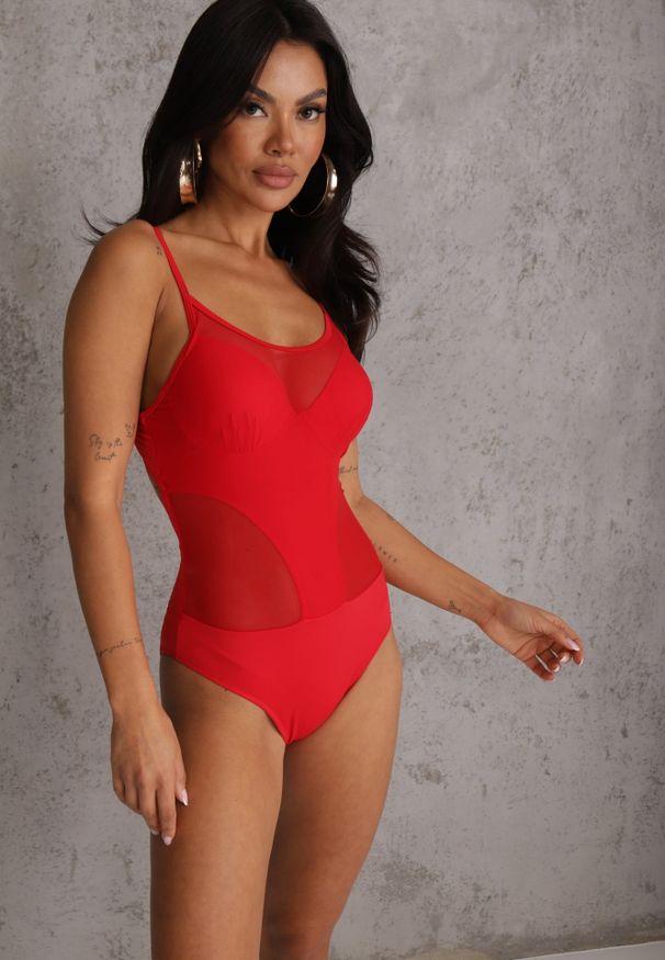 Renee - Czerwony Jednoczęściowy Strój Kąpielowy z Siateczką i Wycięciem na Plecach Xenneth. Kolor: czerwony
