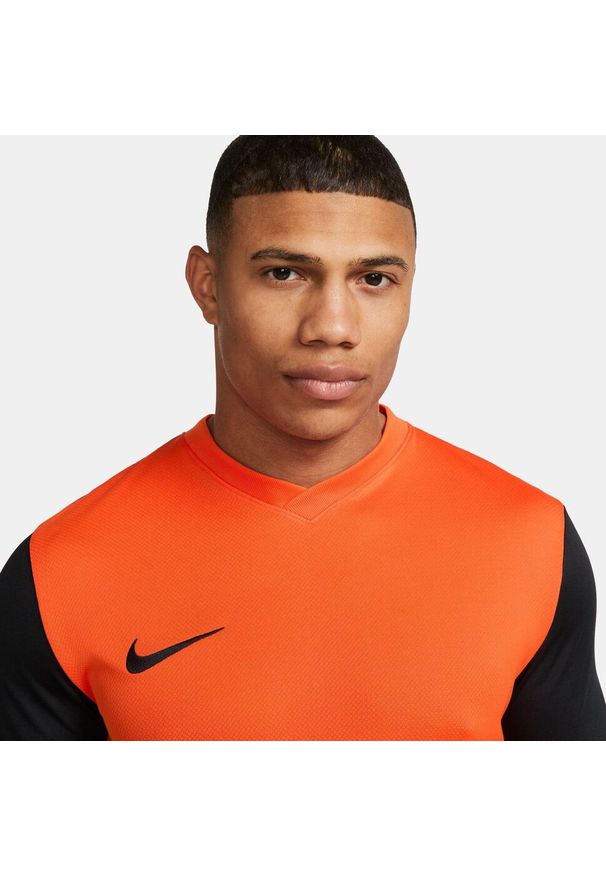 Koszulka piłkarska męska Nike Drifit Tiempo Premier 2. Kolor: pomarańczowy. Długość rękawa: krótki rękaw. Długość: krótkie. Sport: piłka nożna