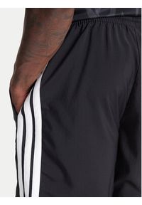 Adidas - adidas Szorty sportowe Essential 3-Stripes Chelsea JE6436 Czarny Regular Fit. Kolor: czarny. Materiał: syntetyk. Styl: sportowy #4