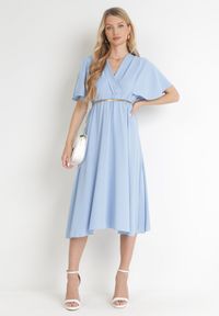 Born2be - Niebieska Rozkloszowana Sukienka Midi z Kopertowym Dekoltem i Gumką w Talii Muntani. Kolor: niebieski. Długość rękawa: krótki rękaw. Typ sukienki: kopertowe. Długość: midi #3