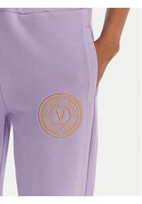 Versace Jeans Couture Spodnie dresowe 80HAAT02 CF01T Fioletowy Regular Fit. Kolor: fioletowy. Materiał: bawełna #3