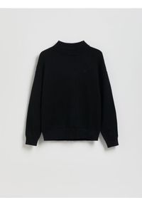 Reserved - Sweter ze stójką - czarny. Typ kołnierza: kołnierzyk stójkowy. Kolor: czarny. Materiał: wiskoza, dzianina #1