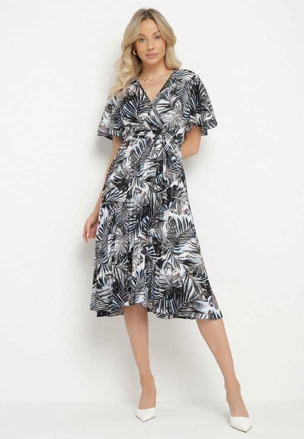 Born2be - Czarna Kopertowa Sukienka z Bawełną o Rozkloszowanym Kroju z Paskiem Aulinea. Okazja: na spacer, na co dzień. Typ kołnierza: dekolt kopertowy, dekolt w kształcie V. Kolor: czarny. Materiał: bawełna. Typ sukienki: kopertowe. Styl: casual, elegancki