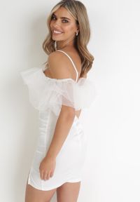 Born2be - Biała Sukienka Mini na Cienkich Ramiączkach z Falbankami Ghomia. Typ kołnierza: kołnierz z falbankami. Kolor: biały. Materiał: materiał. Długość rękawa: na ramiączkach. Długość: mini #4