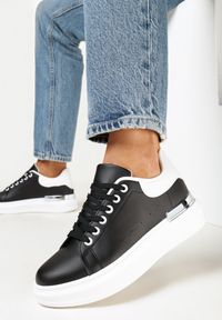 Born2be - Czarne Sneakersy Ohei. Nosek buta: okrągły. Kolor: czarny. Materiał: materiał. Szerokość cholewki: normalna. Wzór: aplikacja, kolorowy