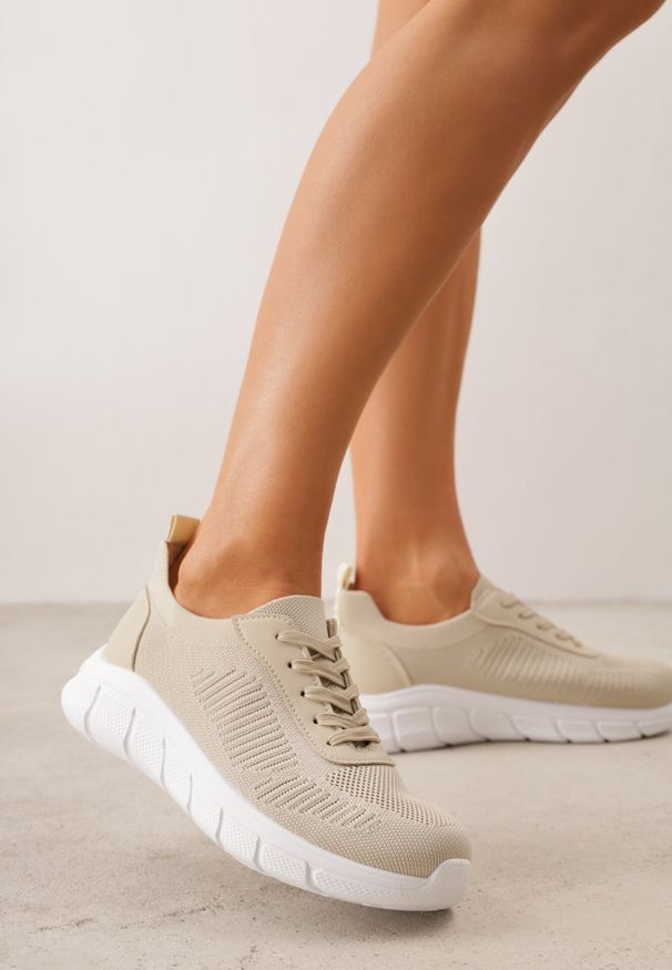 Born2be - Beżowe Dzianinowe Sneakersy na Grubej Podeszwie ze Żłobieniami Enolora. Okazja: na co dzień, na spacer. Kolor: beżowy. Materiał: dzianina. Szerokość cholewki: normalna. Sport: turystyka piesza, fitness