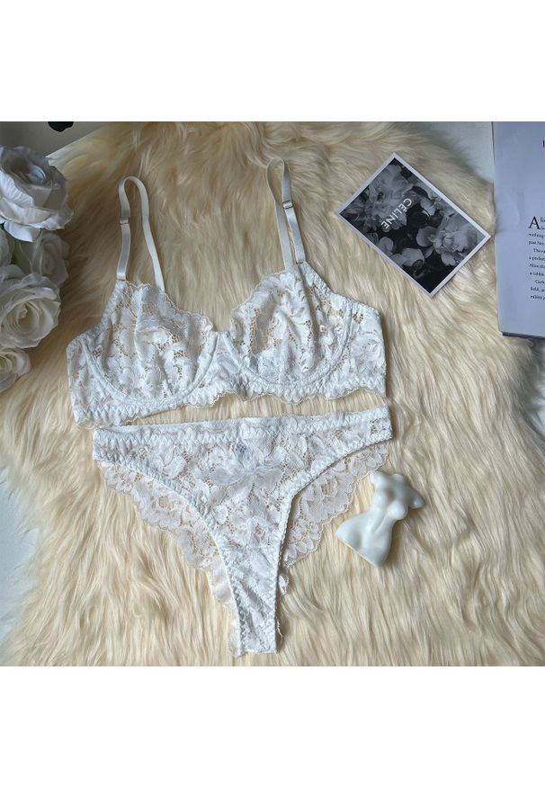 Intica - Komplet bielizny koronkowej z regulowanymi ramiączkami Dorota. Kolor: biały. Materiał: koronka. Wzór: koronka