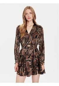 Guess Sukienka codzienna W5BK53 W2770 Brązowy Regular Fit. Okazja: na co dzień. Kolor: brązowy. Materiał: syntetyk. Typ sukienki: proste. Styl: casual