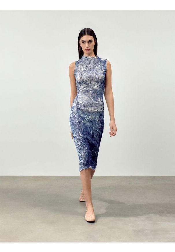 Reserved - Sukienka ze strukturalnej tkaniny - niebieski. Kolor: niebieski. Materiał: tkanina