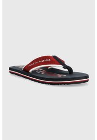 TOMMY HILFIGER - Tommy Hilfiger japonki CLASSIC HILFIGER BEACH męskie kolor granatowy FM0FM04617. Kolor: niebieski #4