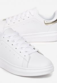 Born2be - Biało-Złote Sznurowane Sneakersy na Płaskiej Podeszwie Didi. Kolor: biały. Materiał: jeans. Obcas: na płaskiej podeszwie