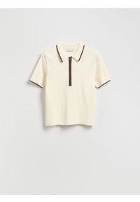 Reserved - Sweter polo z wiskozą - kremowy. Typ kołnierza: polo. Kolor: kremowy. Materiał: wiskoza